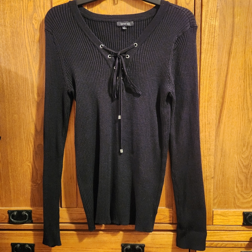 Verve Ami Stylish Women's Black Ribbed V-Neck Top Lace up feature size large EUC